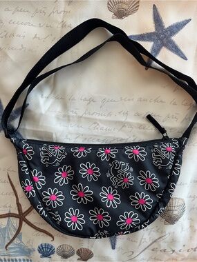 Keith Haring x Uniqlo Round Mini Shoulder Bag Limited Edition Black Graffiti
